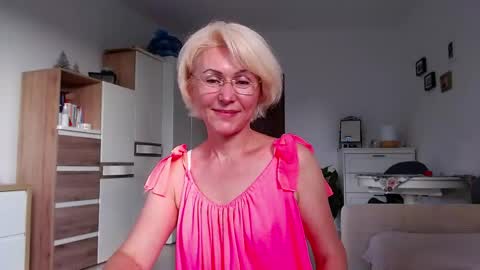 Snapshot of jasmin18v chatting on June 4, 1:28 pm Jasmin room for people 40 online show from June 4, 1:28 pm