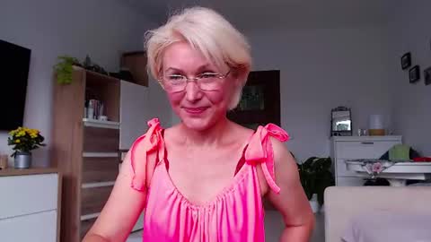 Snapshot of jasmin18v chatting on June 12, 5:50 am Jasmin room for people 40 online show from June 12, 5:50 am