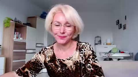 Snapshot of jasmin18v chatting on June 14, 1:13 pm Jasmin room for people 40 online show from June 14, 1:13 pm