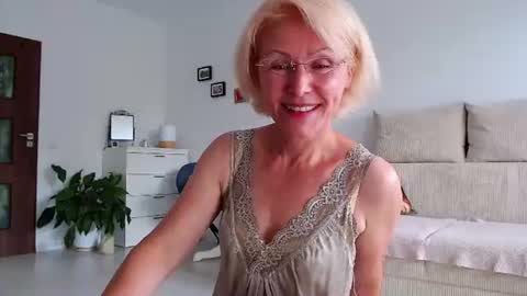 Snapshot of jasmin18v chatting on July 4, 1:17 pm Jasmin room for people 40 online show from July 4, 1:17 pm