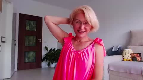 Snapshot of jasmin18v chatting on July 9, 1:26 pm Jasmin room for people 40 online show from July 9, 1:26 pm