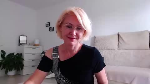 Snapshot of jasmin18v chatting on July 14, 1:17 pm Jasmin room for people 40 online show from July 14, 1:17 pm