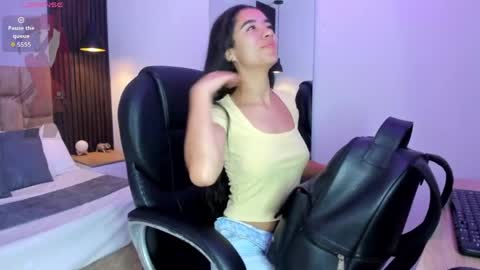 Snapshot of jasmin_adams chatting on May 15, 10:33 am Jasmin online show from May 15, 10:33 am