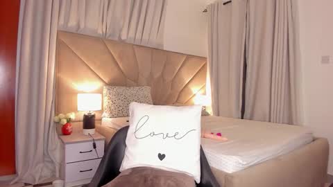 jasmin_melons online show from March 6, 1:46 am