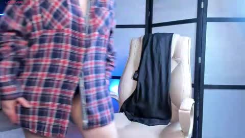 Snapshot of jasmin_milf chatting on June 6, 4:55 pm jasmin_milf online show from June 6, 4:55 pm