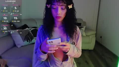Snapshot of jasmine_019 chatting on January 24, 3:43 am J- next transmission december 4 online show from January 24, 3:43 am