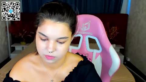 Snapshot of jasmine_burke chatting on July 25, 1:36 am Jasmine Burke online show from July 25, 1:36 am