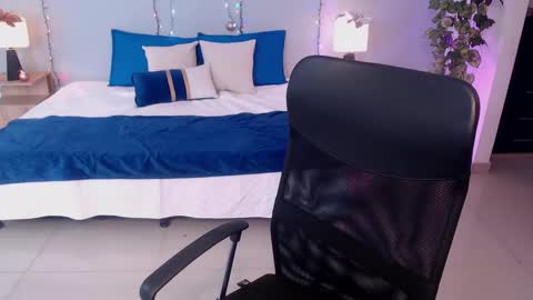 Snapshot of jasminecampbell chatting on December 5, 4:03 pm Instagram jasminecampbell1 online show from December 5, 4:03 pm