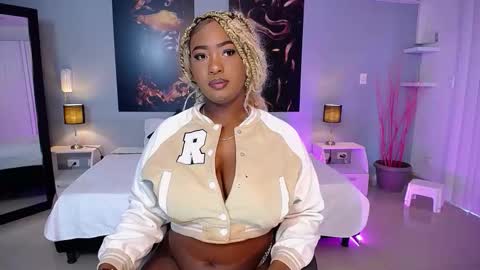 Instagram jasminecampbell1  online show from February 7, 1:59 pm