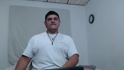 jason_boy_ online show from June 24, 5:28 am