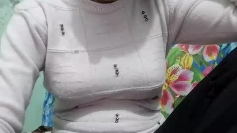 Snapshot of jasspreettt chatting on December 5, 12:11 pm jasspreettt online show from December 5, 12:11 pm