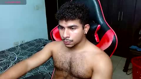 Snapshot of javier_hot27_ chatting on June 13, 7:01 pm Javier Herrera online show from June 13, 7:01 pm