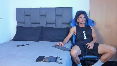 Snapshot of javiercarrera222 chatting on February 23, 8:28 am Javier online show from February 23, 8:28 am