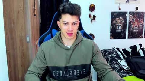 Javier online show from December 9, 5:19 pm