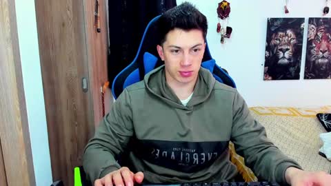 Javier online show from December 13, 7:10 pm