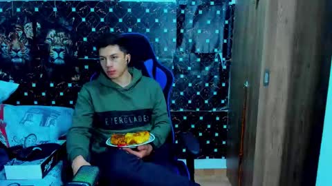 Javier online show from December 17, 12:38 am