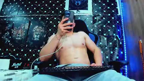 Snapshot of javiersexymann chatting on June 25, 5:12 am Javier online show from June 25, 5:12 am