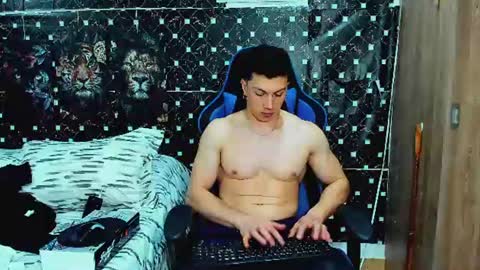 Snapshot of javiersexymann chatting on June 29, 1:23 am Javier online show from June 29, 1:23 am