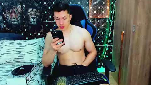 Snapshot of javiersexymann chatting on June 30, 5:58 pm Javier online show from June 30, 5:58 pm