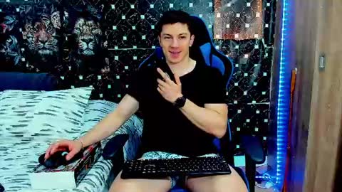 Snapshot of javiersexymann chatting on July 10, 4:09 pm Javier online show from July 10, 4:09 pm