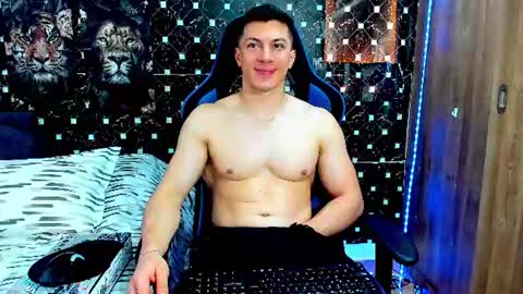 Snapshot of javiersexymann chatting on July 18, 5:39 pm Javier online show from July 18, 5:39 pm