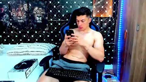 Snapshot of javiersexymann chatting on July 22, 6:43 pm Javier online show from July 22, 6:43 pm