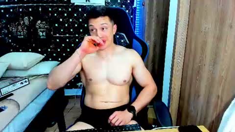 Snapshot of javiersexymann chatting on July 24, 10:41 pm Javier online show from July 24, 10:41 pm
