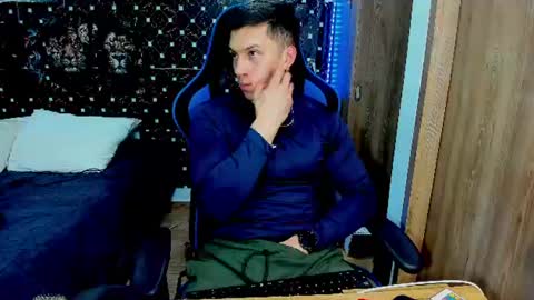Snapshot of javiersexymann chatting on July 27, 12:06 am Javier online show from July 27, 12:06 am