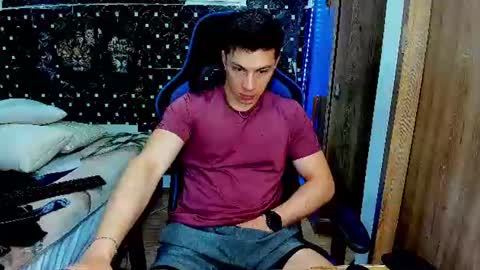 Snapshot of javiersexymann chatting on July 28, 5:47 am Javier online show from July 28, 5:47 am