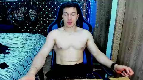 Snapshot of javiersexymann chatting on July 28, 7:26 pm Javier online show from July 28, 7:26 pm