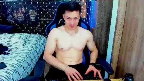 Snapshot of javiersexymann chatting on July 28, 7:39 pm Javier online show from July 28, 7:39 pm