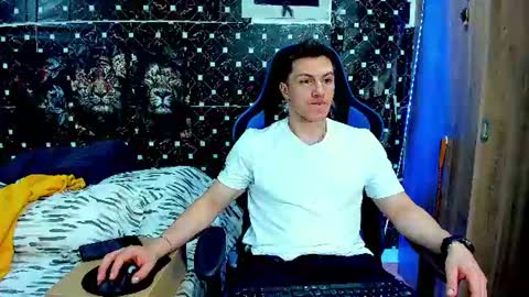 Snapshot of javiersexymann chatting on July 30, 4:33 am Javier online show from July 30, 4:33 am