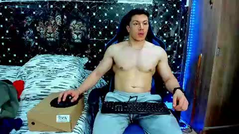 Snapshot of javiersexymann chatting on August 3, 6:01 am Javier online show from August 3, 6:01 am