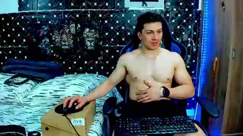 Snapshot of javiersexymann chatting on August 4, 6:38 am Javier online show from August 4, 6:38 am