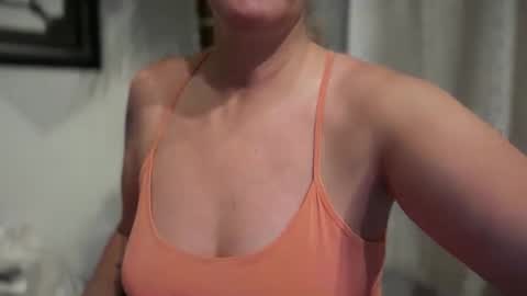Snapshot of javlovesu chatting on April 1, 9:10 am JAV online show from April 1, 9:10 am