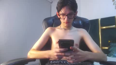 Snapshot of jax25_os chatting on October 20, 9:04 pm jax25_os online show from October 20, 9:04 pm