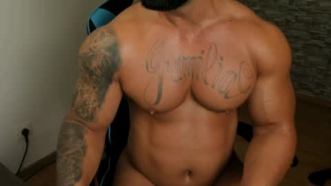 Snapshot of jaxonhunk chatting on May 30, 1:25 am JaxonHunk online show from May 30, 1:25 am