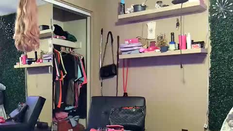 Snapshot of jay_banks0420 chatting on December 15, 8:02 pm jay_banks0420 online show from December 15, 8:02 pm