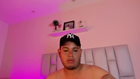 Snapshot of jay_kross1 chatting on February 11, 2:05 am jayyy online show from February 11, 2:05 am