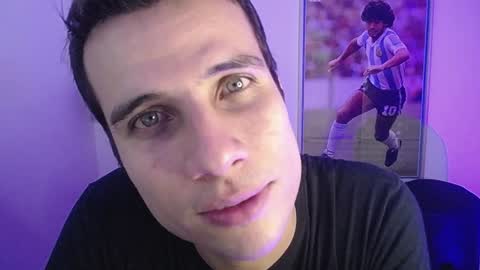 Snapshot of jayalvarrez_ chatting on December 9, 7:39 pm Jay Alvarrez online show from December 9, 7:39 pm