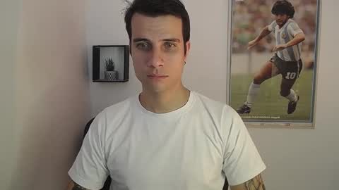 Snapshot of jayalvarrez_ chatting on December 18, 7:52 pm Jay Alvarrez online show from December 18, 7:52 pm