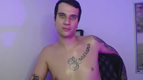 Snapshot of jayalvarrez_ chatting on December 27, 11:10 pm Jay Alvarrez online show from December 27, 11:10 pm