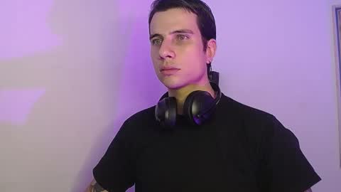 Snapshot of jayalvarrez_ chatting on December 31, 2:36 pm Jay Alvarrez online show from December 31, 2:36 pm