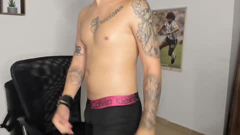 Snapshot of jayalvarrez_ chatting on January 30, 10:19 pm Jay Alvarrez online show from January 30, 10:19 pm