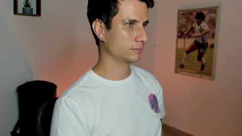 Snapshot of jayalvarrez_ chatting on February 2, 1:02 am Jay Alvarrez online show from February 2, 1:02 am