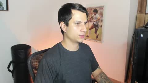 Snapshot of jayalvarrez_ chatting on February 17, 9:19 pm Jay Alvarrez online show from February 17, 9:19 pm