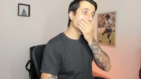 Snapshot of jayalvarrez_ chatting on February 26, 10:20 pm Jay Alvarrez online show from February 26, 10:20 pm