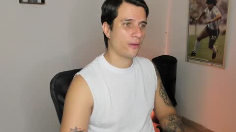 Snapshot of jayalvarrez_ chatting on March 1, 10:42 pm Jay Alvarrez online show from March 1, 10:42 pm