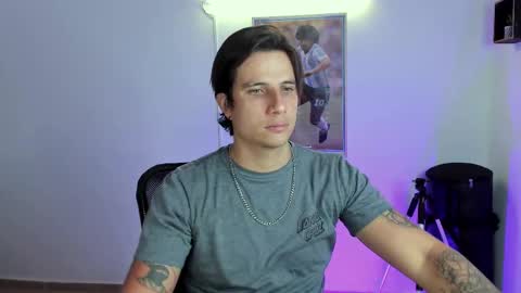 Snapshot of jayalvarrez_ chatting on September 12, 11:04 pm Jay Alvarrez online show from September 12, 11:04 pm