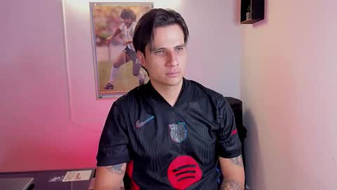 Snapshot of jayalvarrez_ chatting on October 1, 7:09 pm Jay Alvarrez online show from October 1, 7:09 pm